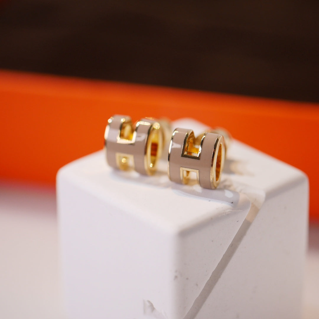 [Stars Jewelry]MINI POP H GOLD EARRINGS GREY