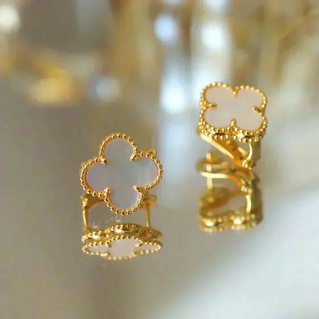 [Stars Jewelry]CLOVER MEDIUM 1 MOTIFS  WHITE MOP STUD EARRINGS