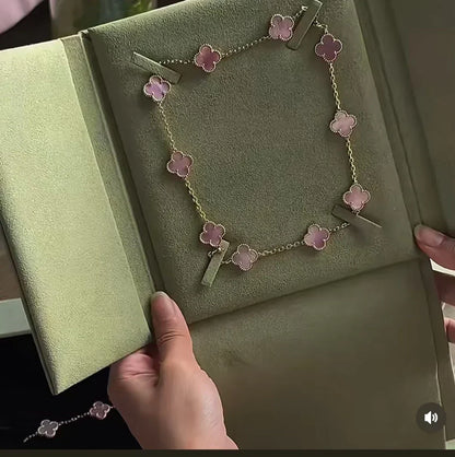 [Stars Jewelry Jewellery] Pink Necklace with Ten Clover Designs